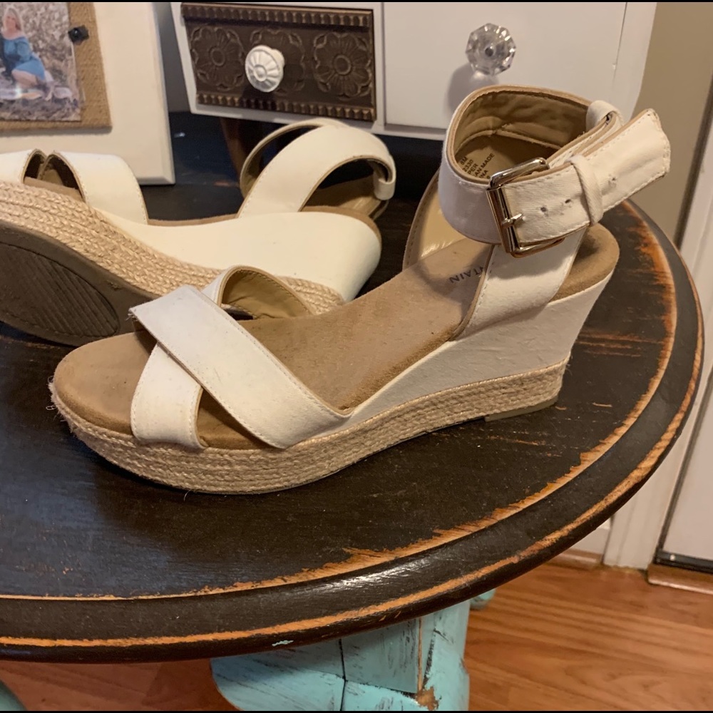 🔥 PERFECT Little Wedges (Excellent Condition) - Picture 2 of 2